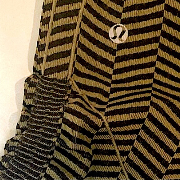 LULULEMON XL Cropped Leggings Thick Ribbed Olive Green and Black Material NWOT - Picture 3 of 4